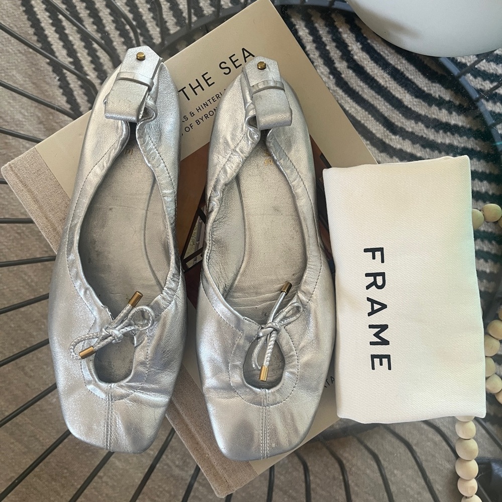 💫SALE💫FRAME Le Sunset leather silver ballet flats with dustbag. SZ 37.5